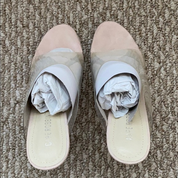 Cape Robbin - Picture 2 of 5